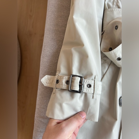 Burberry Women’s Kensington trench coat mid length, honey color, size S, 2799$ - Picture 2 of 7